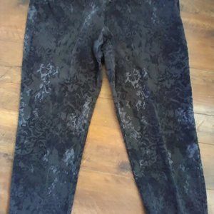 EUC  GloriaVnderblt damask brushed denim Jeans w camo effect Size 16-18
